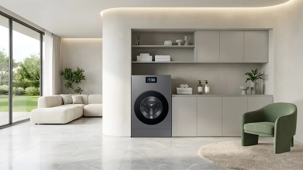 Mașină de spălat modernă într-un interior elegant și minimalist