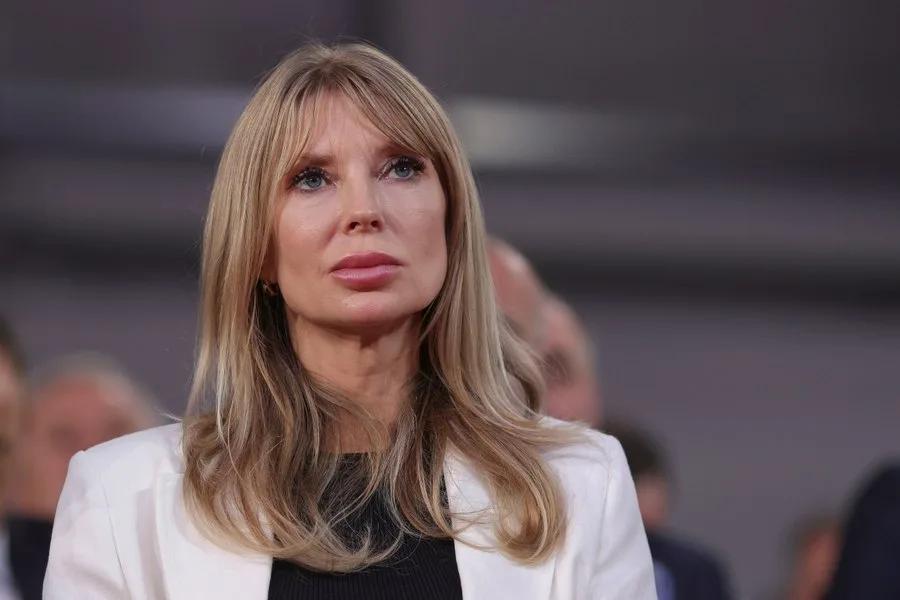 Victoria Stoiciu, senatoare independentă, exprimându-și opiniile politice.