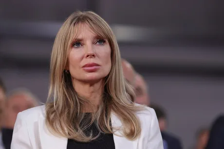 Victoria Stoiciu, senatoare independentă, exprimându-și opiniile politice.