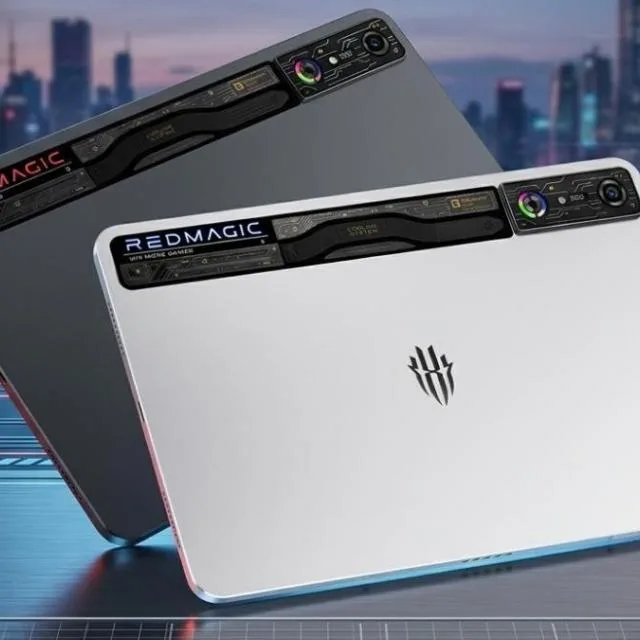 Tableta Red Magic Gaming 5 Pro, dedicată gamingului, cu design modern și specificații avansate.