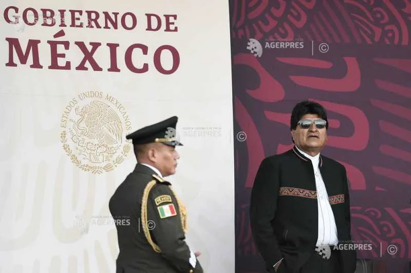 Evo Morales la un eveniment oficial, discutând despre criza din Bolivia.