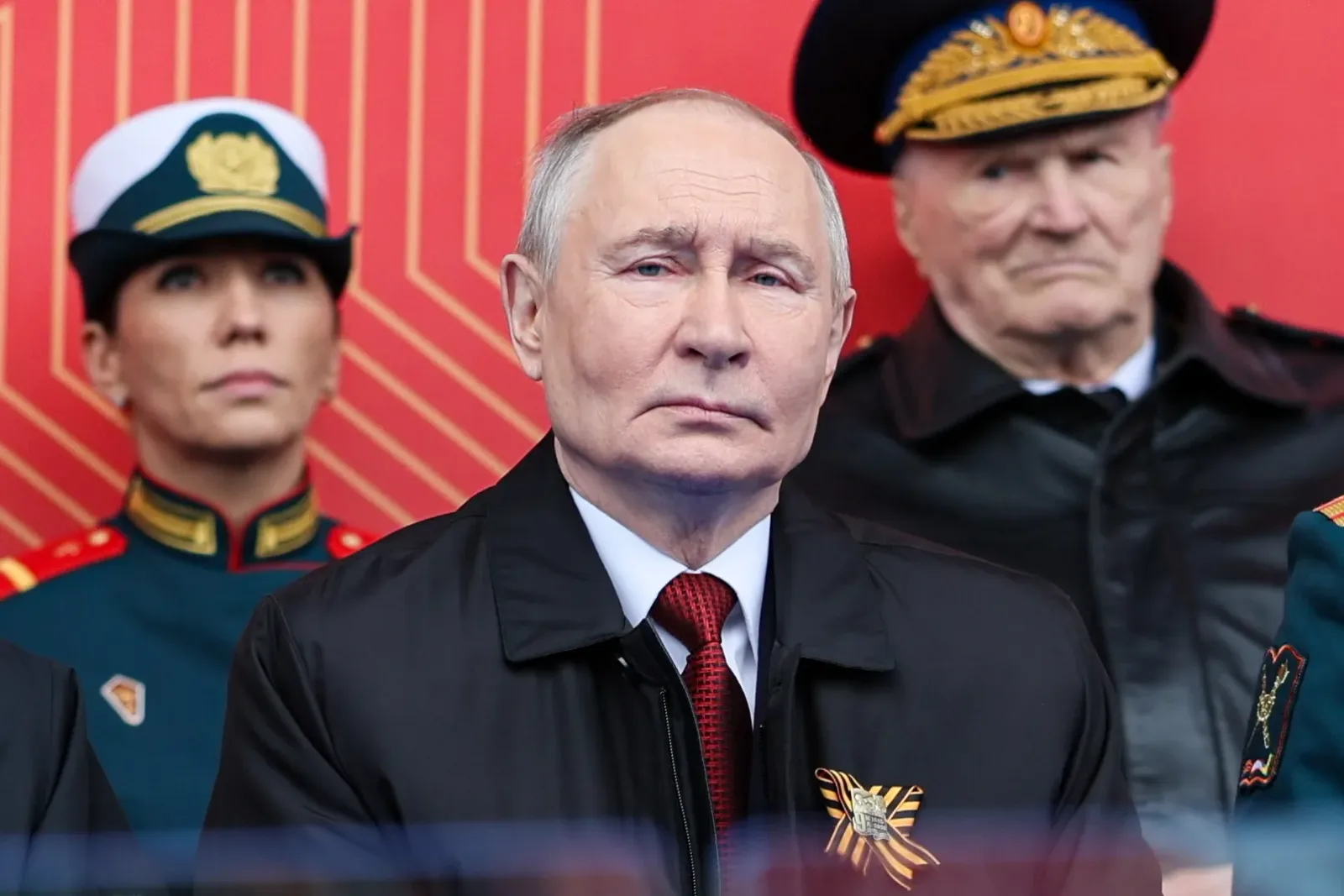 Vladimir Putin la un eveniment oficial, cu un aer solemn.