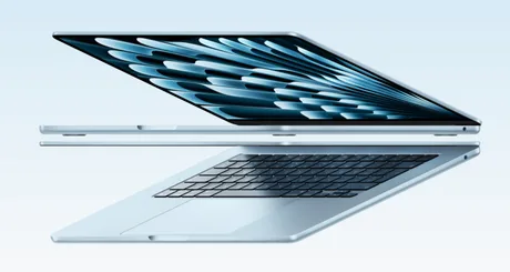 Laptopul MacBook Air M5 cu design elegant și ecran Liquid Retina.