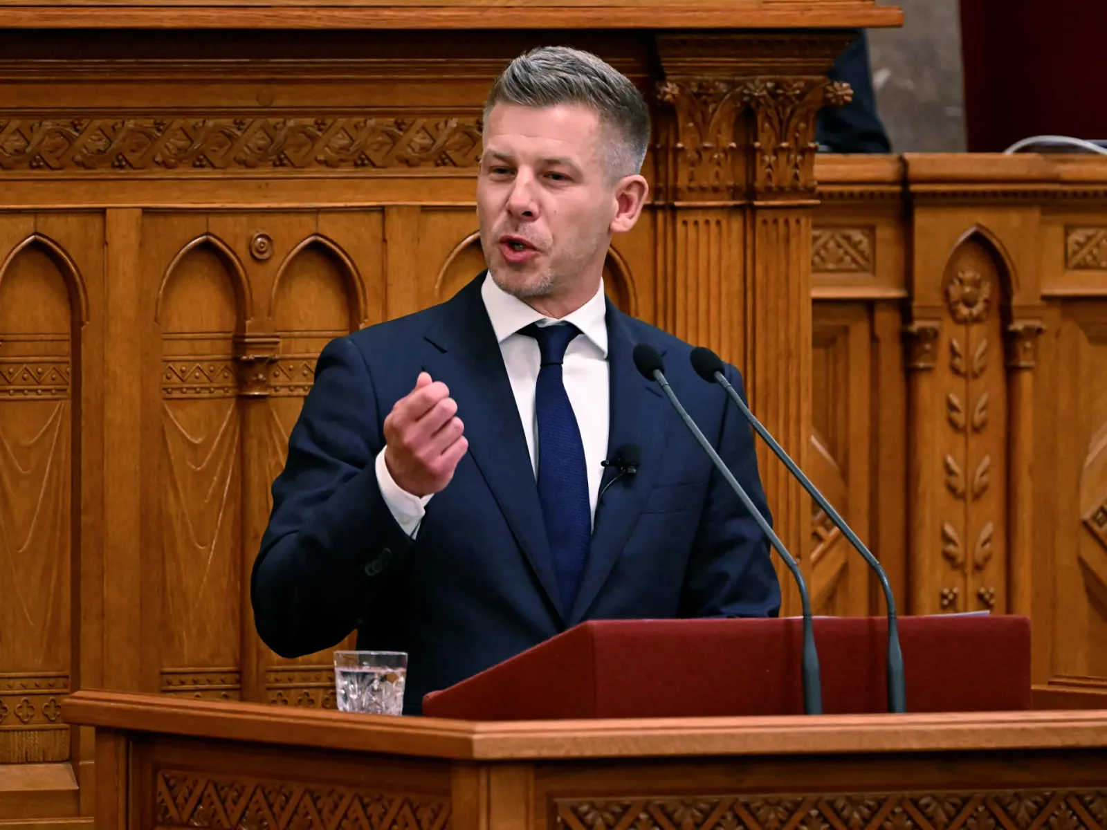 Peter Magyar vorbește în Parlamentul Ungariei despre viitorul economic al țării.