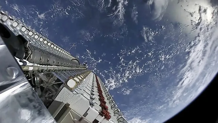 Amazon își extinde rețeaua de sateliți pentru a concura cu Starlink.