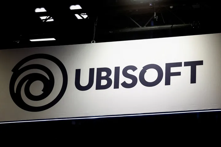 Logo-ul Ubisoft, simbol al industriei jocurilor video, în contextul restructurării.