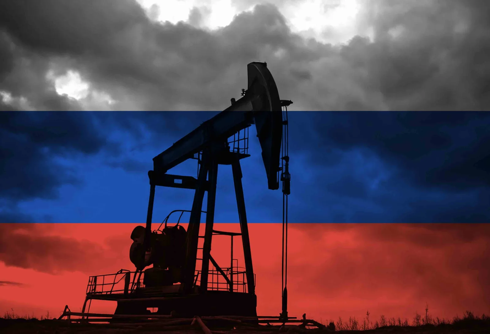 Pompa de petrol cu steagul Rusiei în fundal, simbolizând restricțiile energetice.