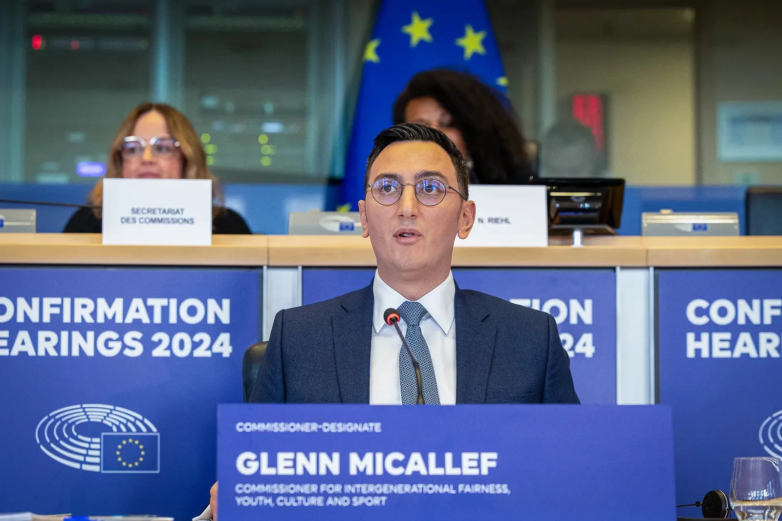 Glenn Micallef discută despre măsuri pentru protecția tinerilor online.