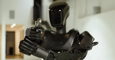 Roboți umanoizi militari testati în Ucraina pentru operațiuni pe câmpul de luptă.