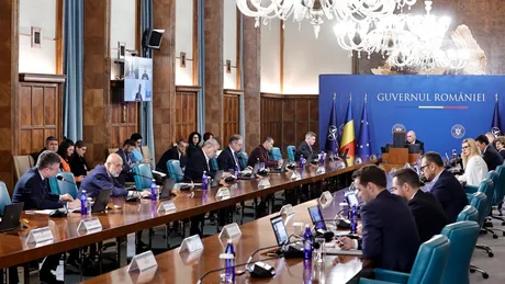 Ședință de Guvern cu miniștri și oficiali, discuții politice importante.