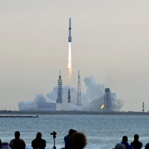Explozie pe rampa de lansare de la Cape Canaveral.