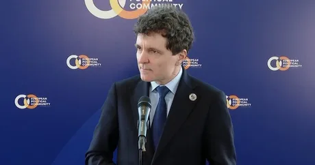 Nicușor Dan discutând despre tensiunile politice actuale din România.