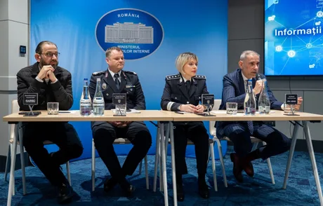 Reprezentanți ai Ministerului de Interne discutând despre riscurile produselor contrafăcute.