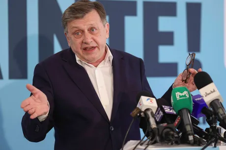 Crin Antonescu discută despre coaliţia guvernamentală şi viitorul acesteia.