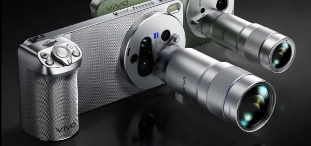 Vivo X300 Ultra cu un modul foto circular și lentile mari pentru captură avansată.