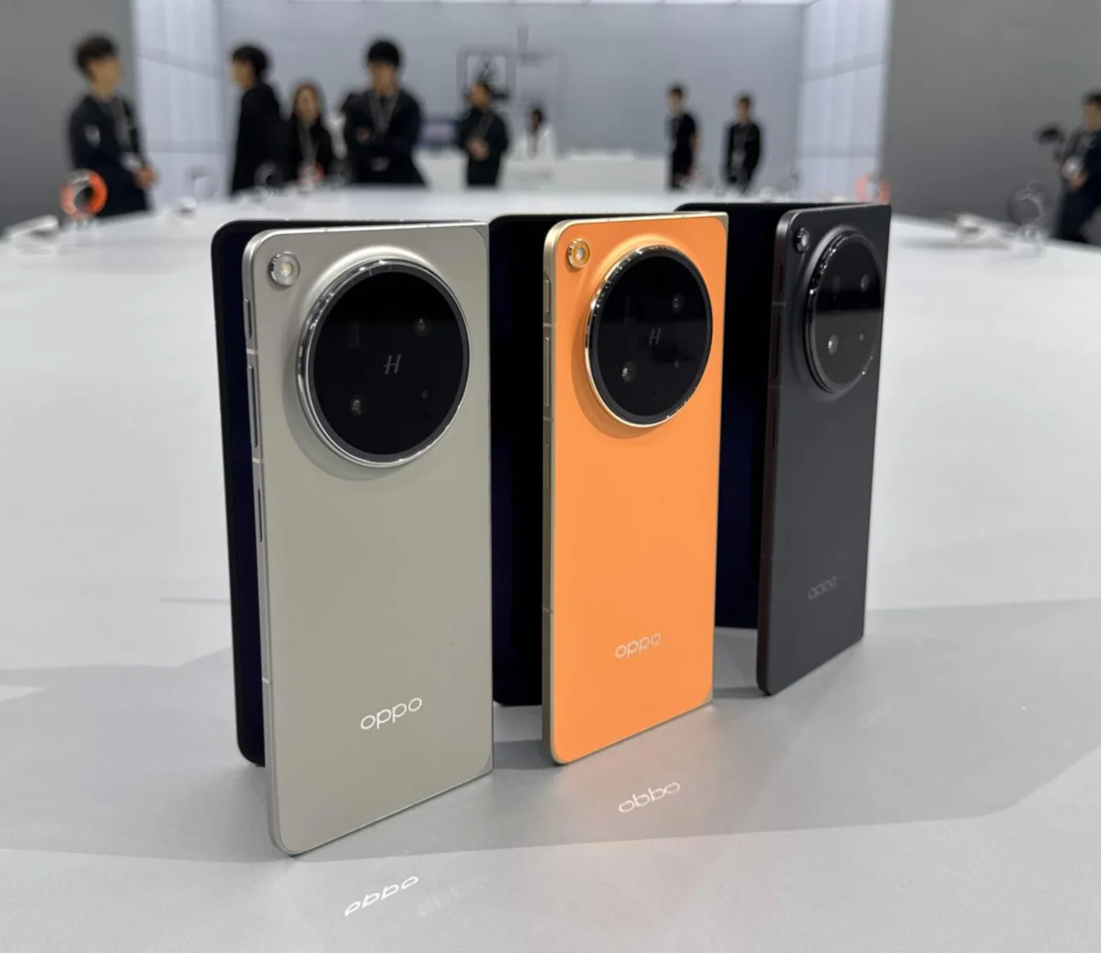 OPPO Find N6, un telefon pliabil de top, atrage atenția pe piața chineză.