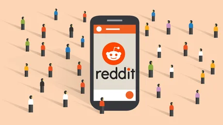 Utilizatori care interacționează cu aplicația Reddit pe smartphone.