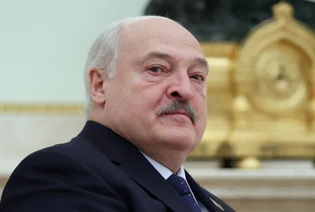 Aleksandr Lukașenko discutând despre relațiile internaționale și cooperarea economică.