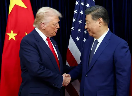 Întâlnire între liderii Chinei și SUA, discutând despre comerț.