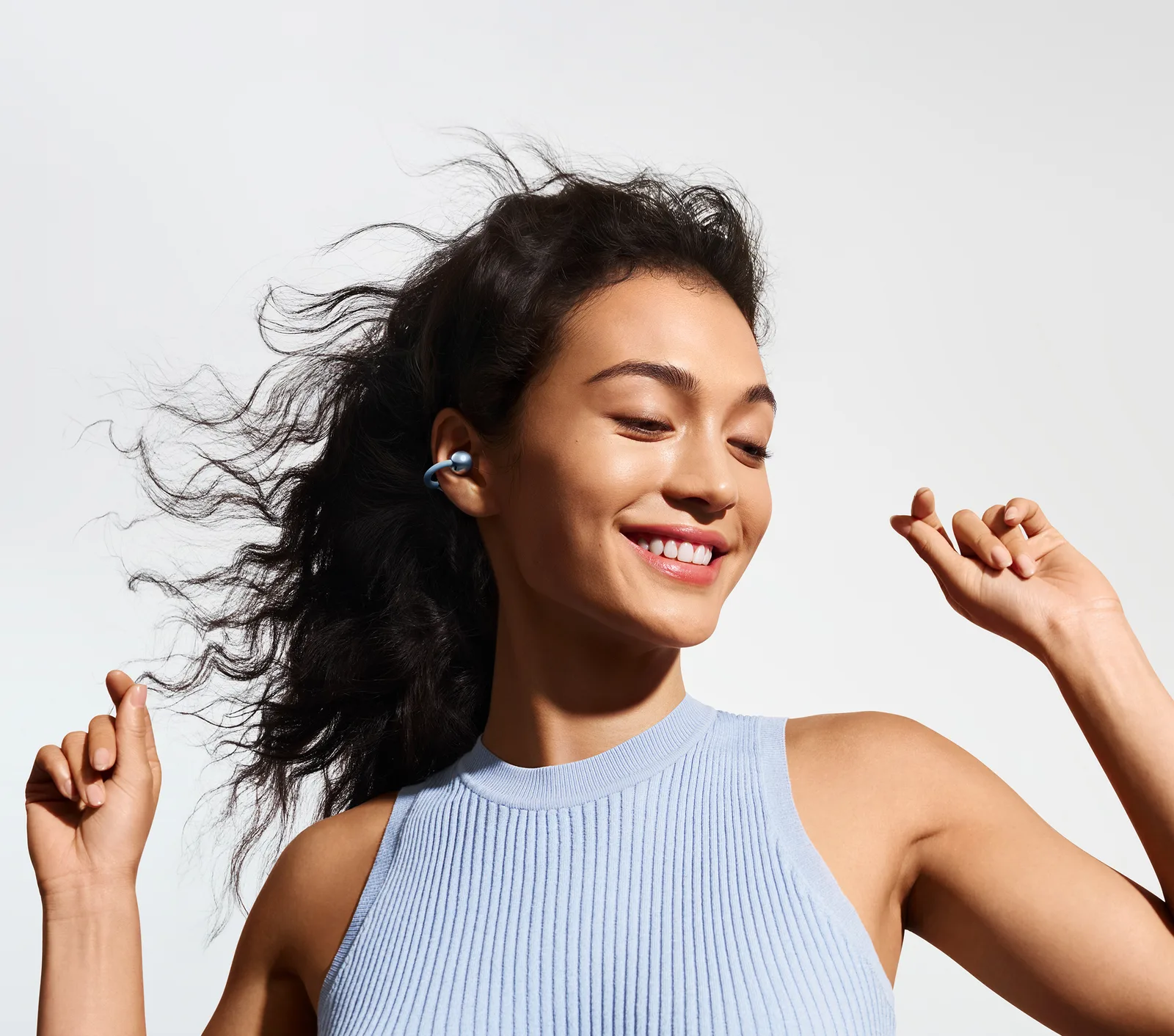 Căști open-ear HUAWEI FreeClip 2, design modern și confortabil.