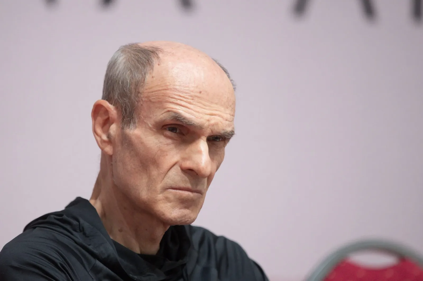 Cristian Tudor Popescu discută despre criza politică și riscurile economice.