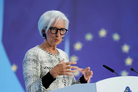 Christine Lagarde discută despre riscurile stablecoin-urilor în zona euro.