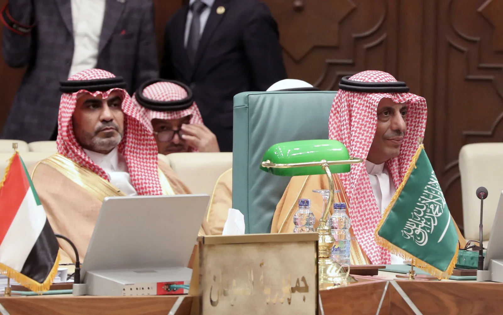 Reprezentanți ai Arabiei Saudite la o întâlnire diplomatică importantă.