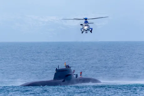 Elicopter danez efectuează o evacuare medicală de urgență.