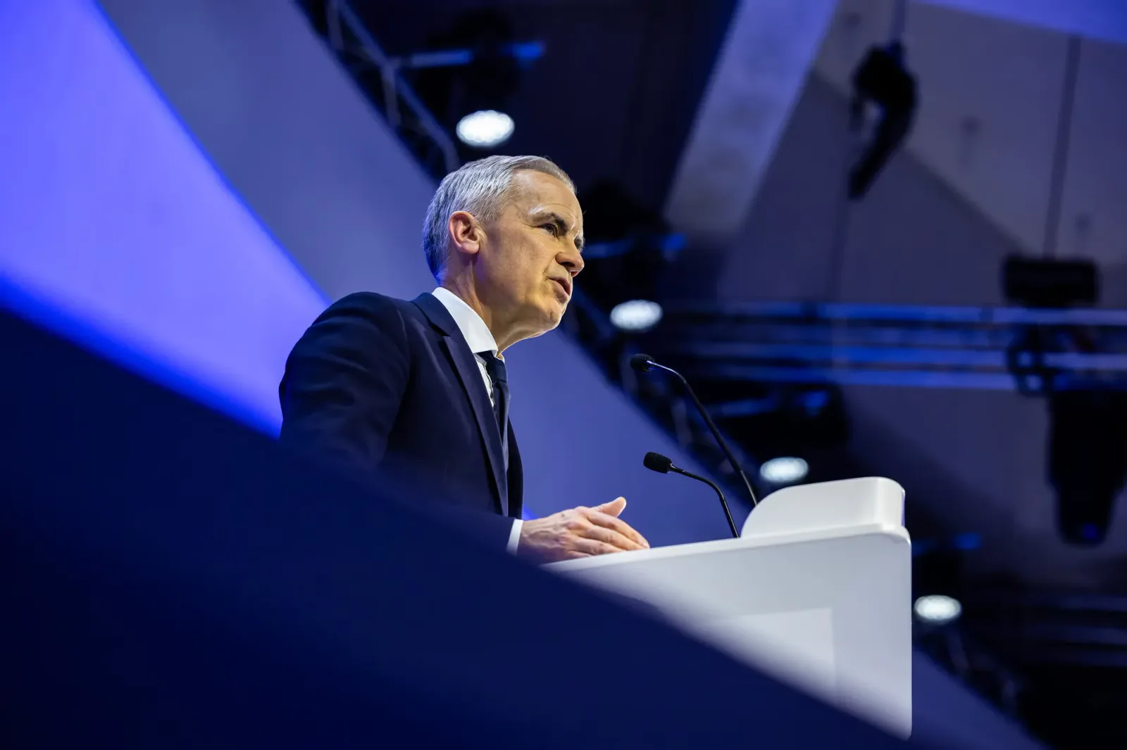 Mark Carney vorbește despre relațiile comerciale internaționale.