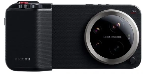 Xiaomi 17 Ultra cu design elegant și cameră avansată.