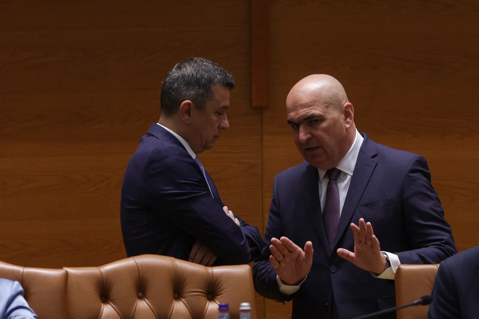 Discuții tensionate între liderii politici despre inflație și economie.