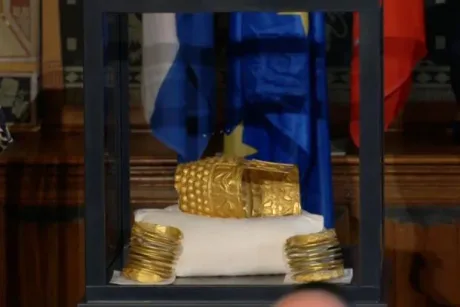 Coiful de la Coțofenești expus la Muzeul Drents, simbol al patrimoniului cultural.