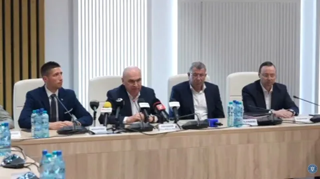Ilie Bolojan discutând despre respectarea Constituției în criza politică actuală.