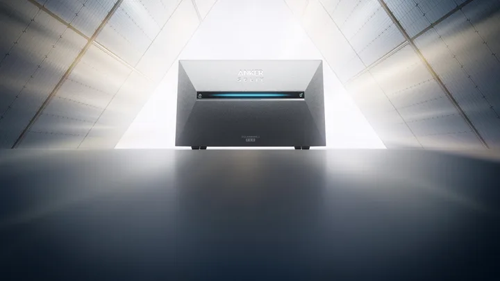 Sistem de stocare solară compact, ideal pentru utilizare pe balcon.