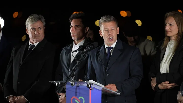 Péter Magyar vorbește la un eveniment politic în Budapesta.