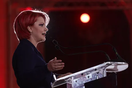 Lia Olguța Vasilescu susține un discurs pasionat în fața membrilor PSD.