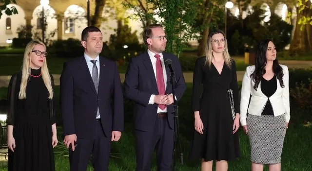 Discuții politice pentru susținerea Guvernului Bolojan în fața provocărilor.