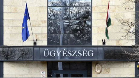Sediul procuraturii din Ungaria, cu steagurile Uniunii Europene și Ungariei.