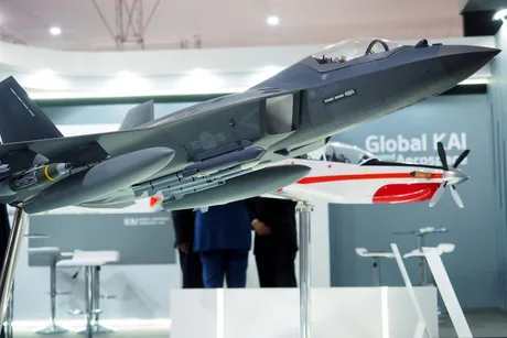 Avionul de luptă KF-21 Boramae expus la un eveniment de apărare.