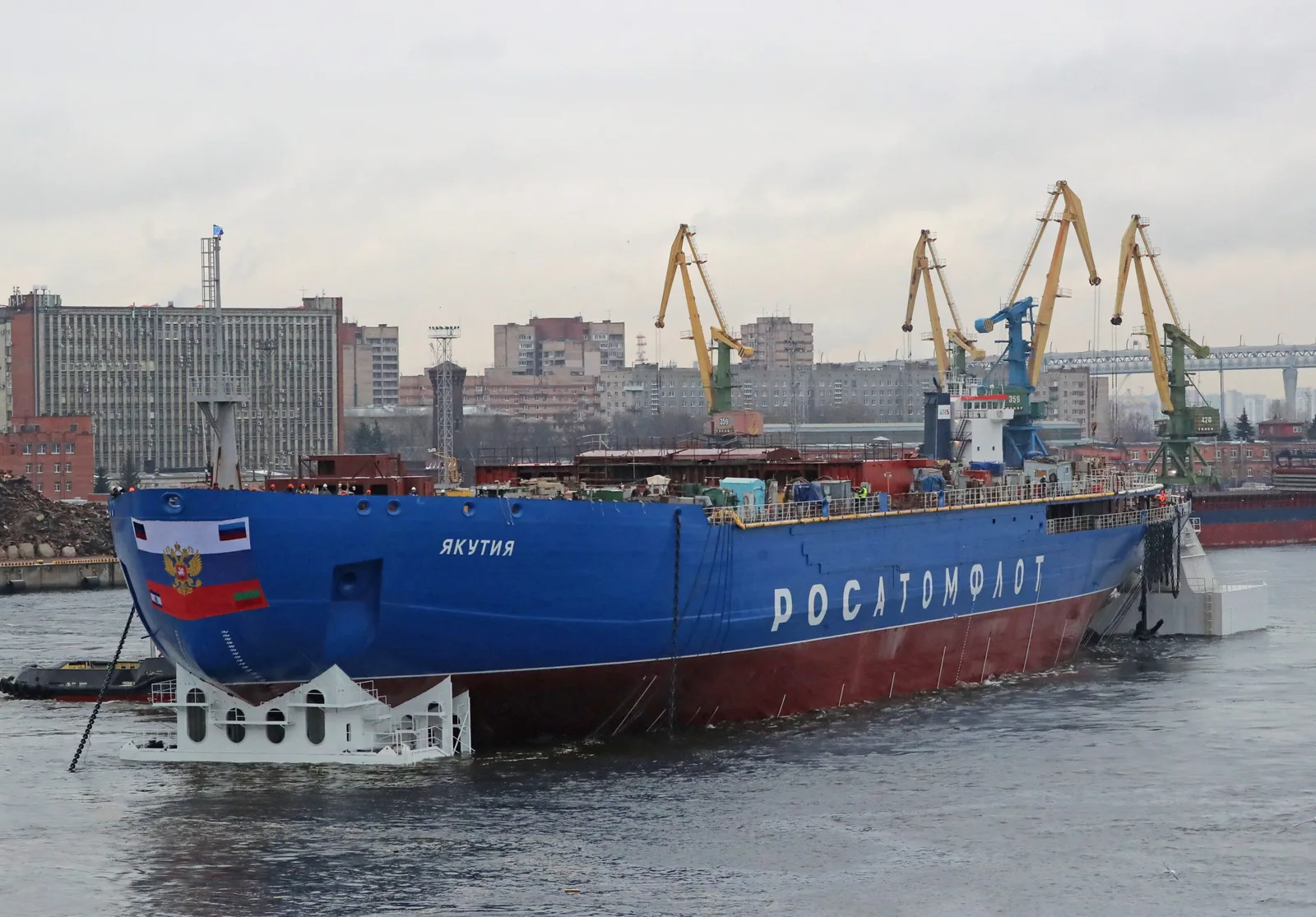 Nava de marfă ancorată în portul Murmansk, în contextul crizei energetice.