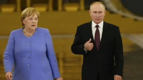 Angela Merkel și Vladimir Putin discutând despre medierea conflictului ucrainean.