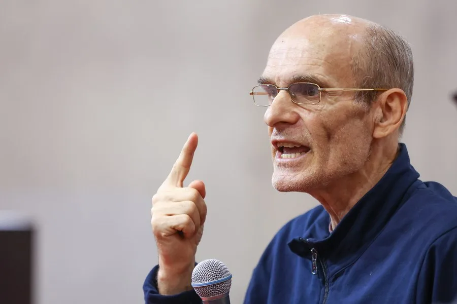 Cristian Tudor Popescu discută despre alegerile din Ungaria și problemele economice.