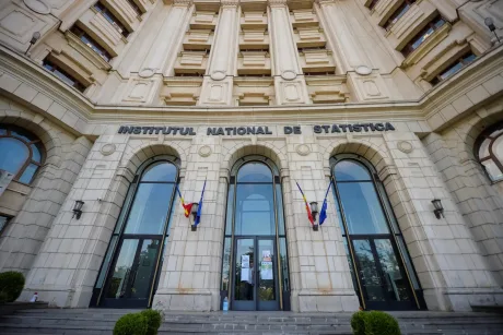 Clădirea Institutului Național de Statistică din România, cu detalii arhitecturale distincte.