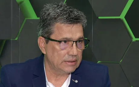 Liderul unui nou partid politic discutând despre legalizarea formațiunii în România.