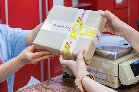 Creșterea volumului coletelor în serviciile poștale din România.