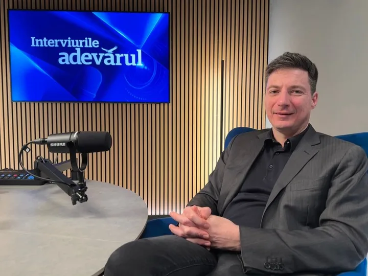 Andrei Caramitru discută despre criza economică din România.