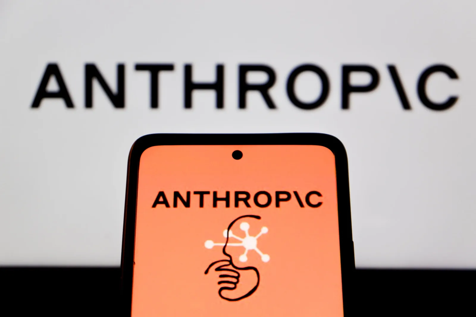 Cofondatorii Anthropic își cresc averile datorită evaluării record a startup-ului.
