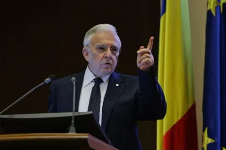 Mugur Isărescu discutând despre fiscalitate și credibilitatea României.