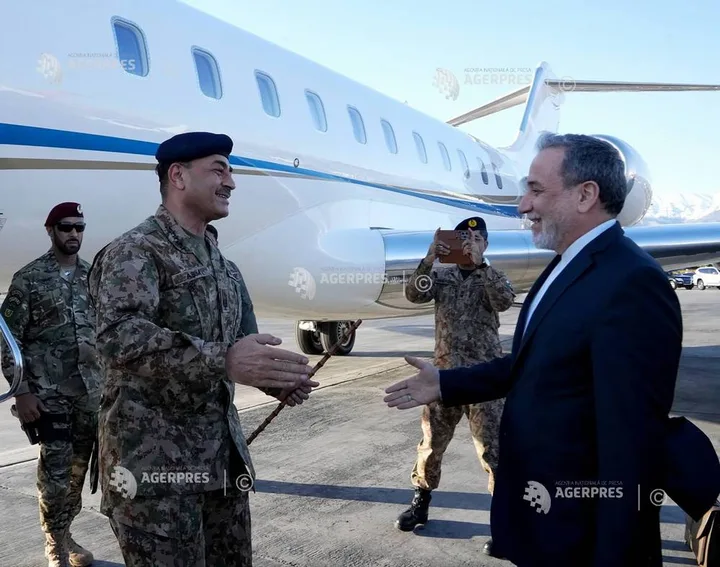 Ministrul iranian de externe întâlnește oficiali înainte de turneul diplomatic.