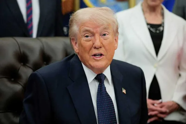 Donald Trump anunță suspendarea temporară a escortării navelor în strâmtoarea Ormuz.